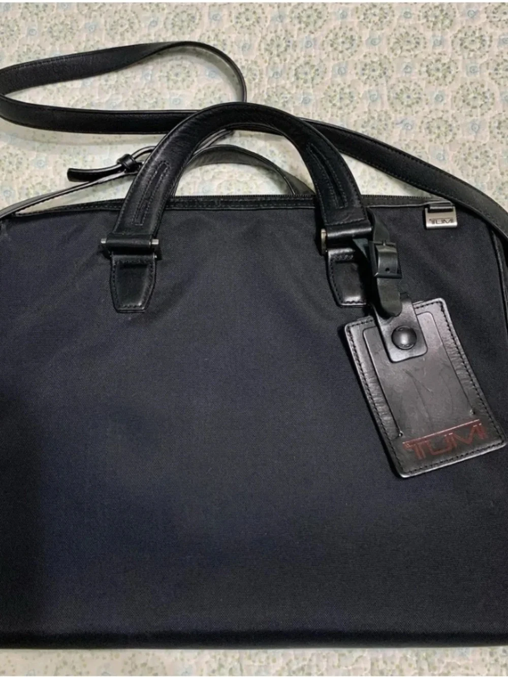 Tumi Black Shoulder Tote Bag Handles Red Lining ID Folk Laptop Zip